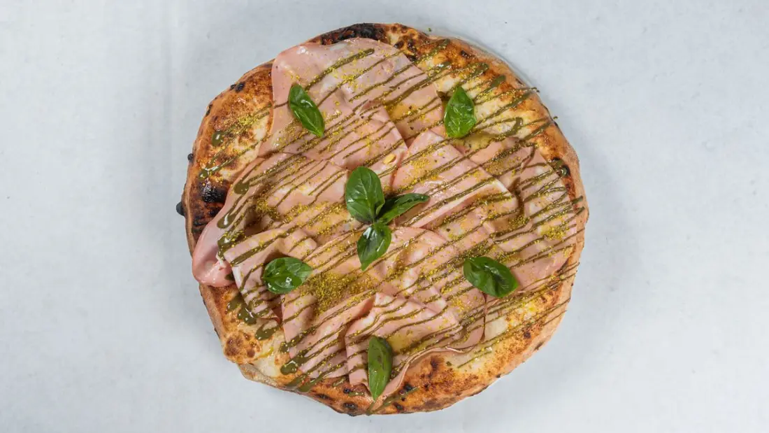 Mortadella 2.0 sa pistaćima i kremom od burate