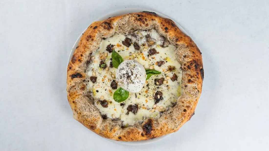Pizza Tartufo sa karpačom od tartufa i buratom